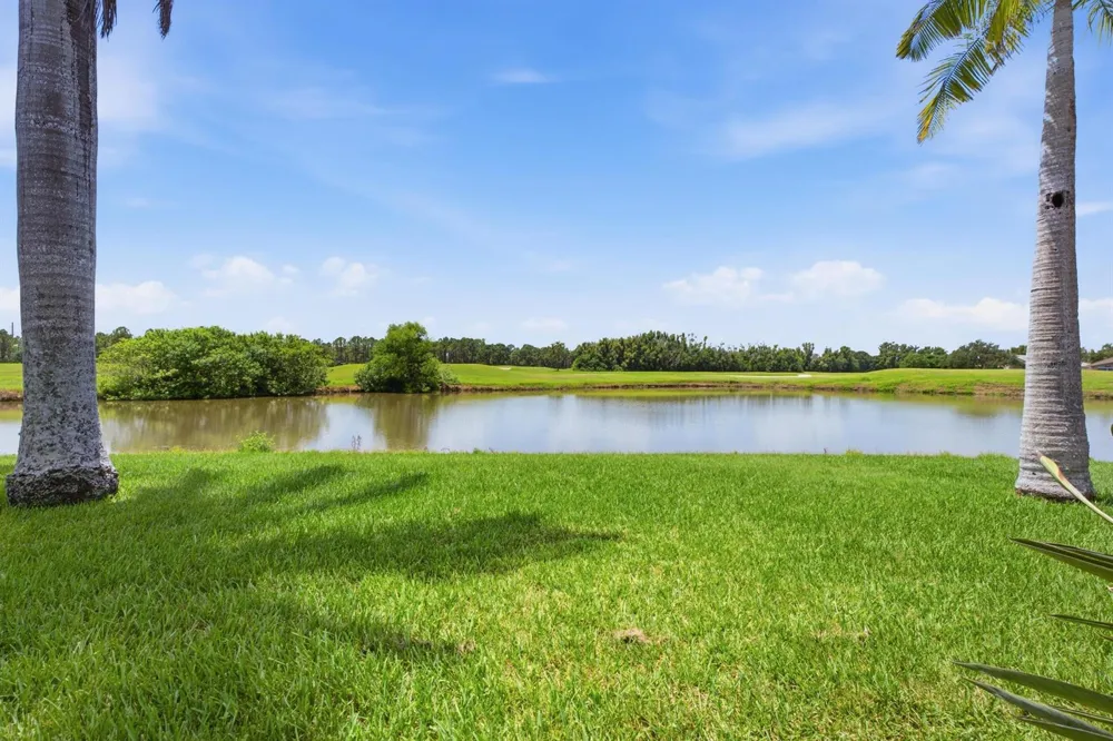 562 NW WAVERLY CIRCLE Port St. Lucie, FL 34983