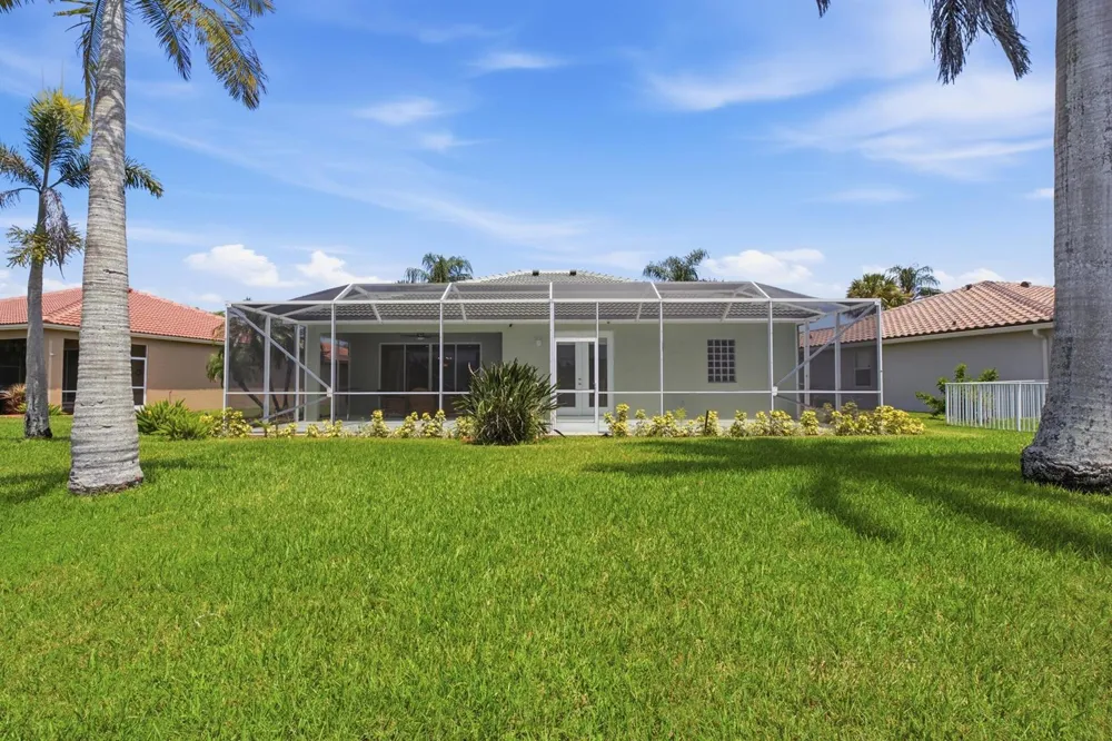 562 NW WAVERLY CIRCLE Port St. Lucie, FL 34983