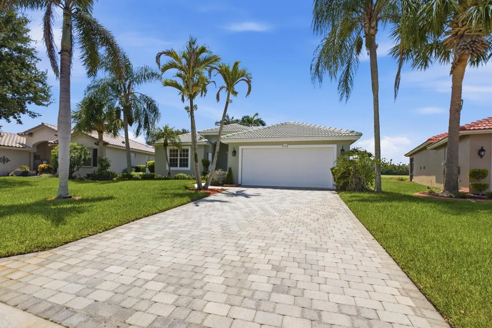 562 NW WAVERLY CIRCLE Port St. Lucie, FL 34983