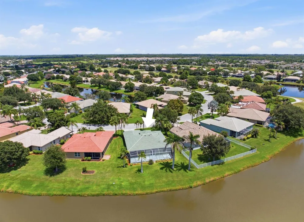 562 NW WAVERLY CIRCLE Port St. Lucie, FL 34983
