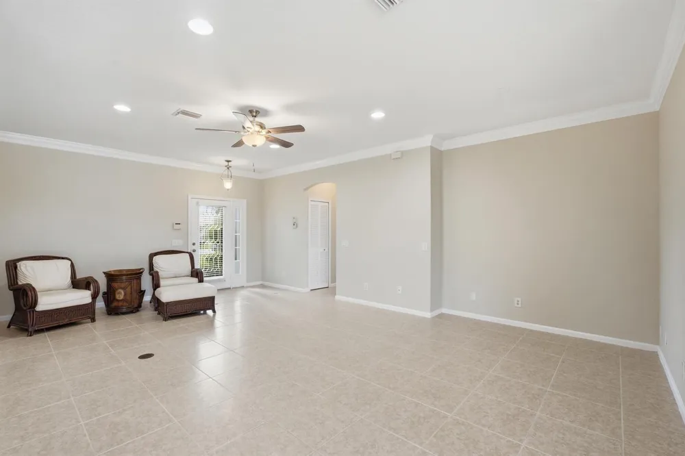 562 NW WAVERLY CIRCLE Port St. Lucie, FL 34983