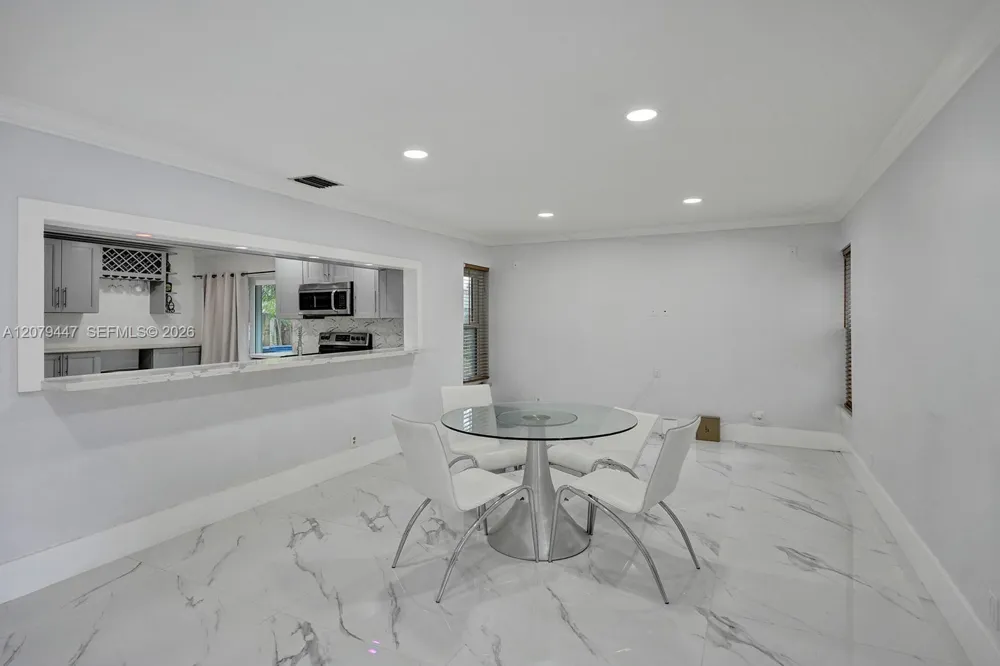 8350 NW 15th Ct Coral Springs, FL 33071