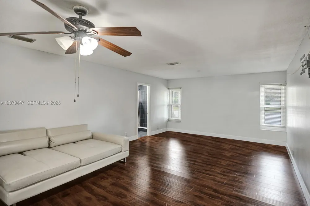8350 NW 15th Ct Coral Springs, FL 33071