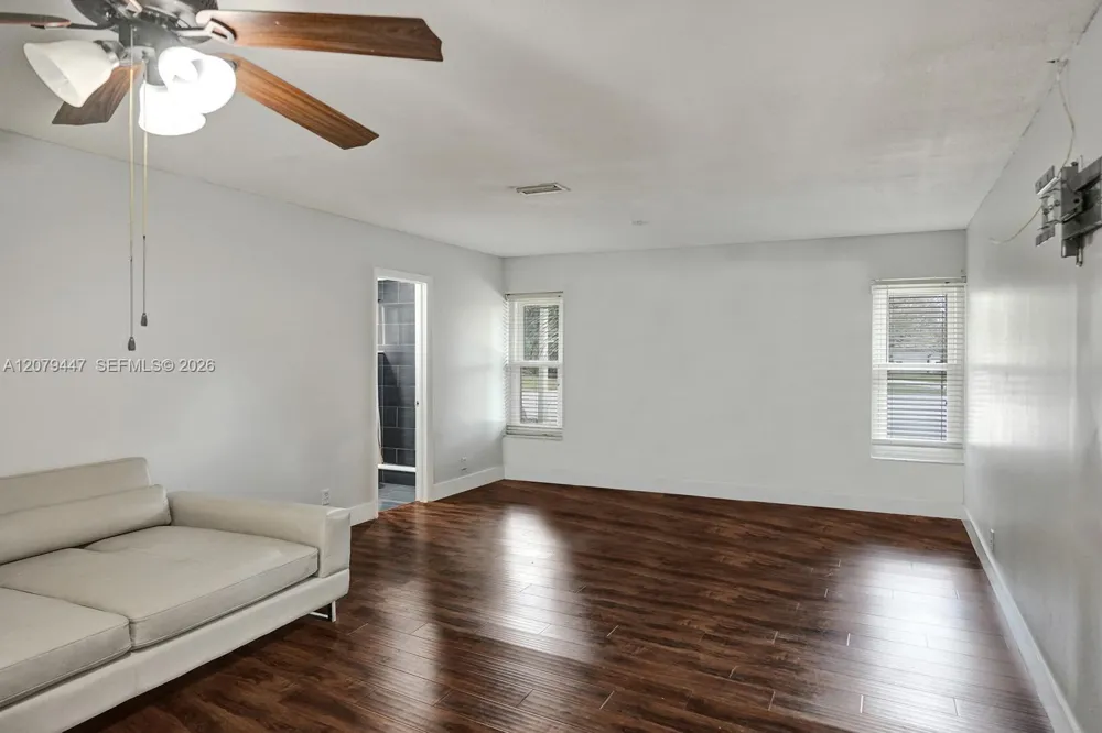 8350 NW 15th Ct Coral Springs, FL 33071