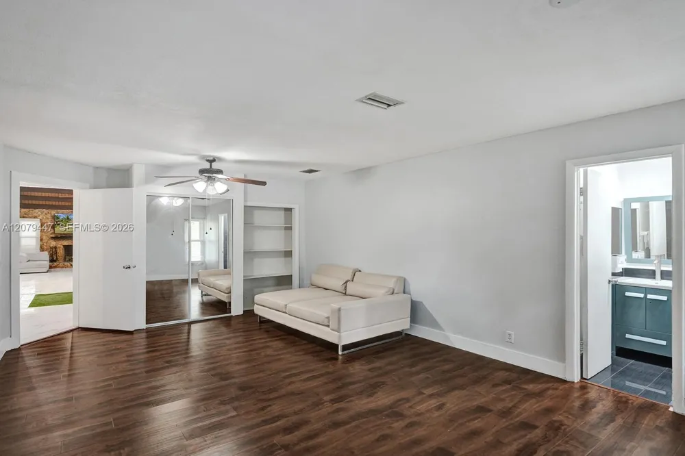 8350 NW 15th Ct Coral Springs, FL 33071