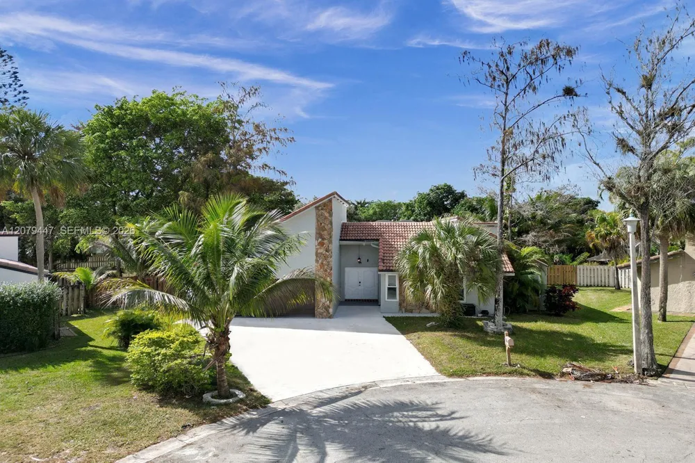 8350 NW 15th Ct Coral Springs, FL 33071