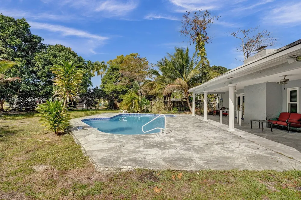 8350 NW 15th Ct Coral Springs, FL 33071