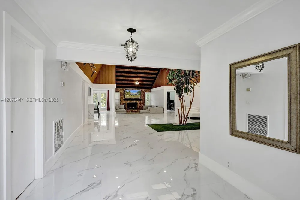 8350 NW 15th Ct Coral Springs, FL 33071