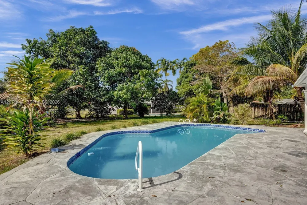 8350 NW 15th Ct Coral Springs, FL 33071
