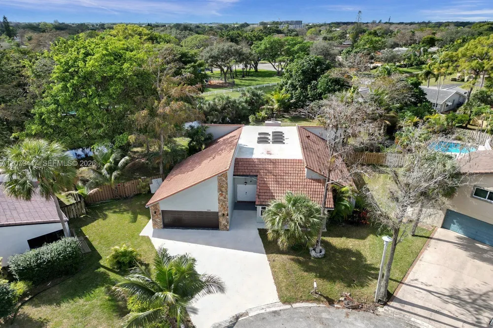 8350 NW 15th Ct Coral Springs, FL 33071