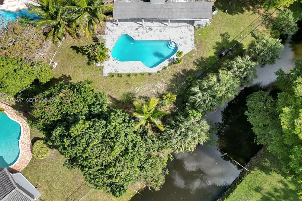 8350 NW 15th Ct Coral Springs, FL 33071