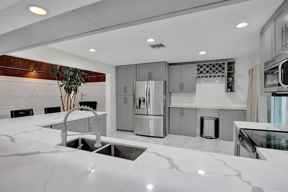 8350 NW 15th Ct Coral Springs, FL 33071