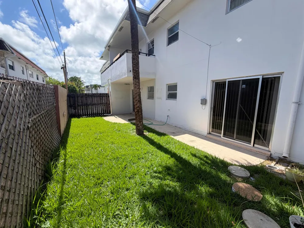 320 SW 1ST STREET #D-2 Pompano Beach, FL 33060