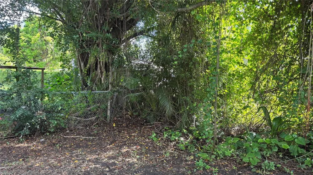 2313 52ND AVENUE E Bradenton, FL 34203