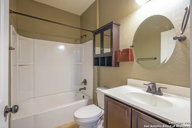425 AUBURN PARK Selma, TX 78154