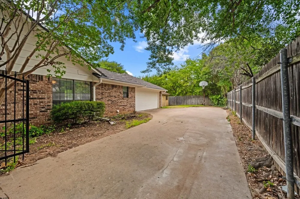 4604 Clay Court Lane Arlington, TX 76017
