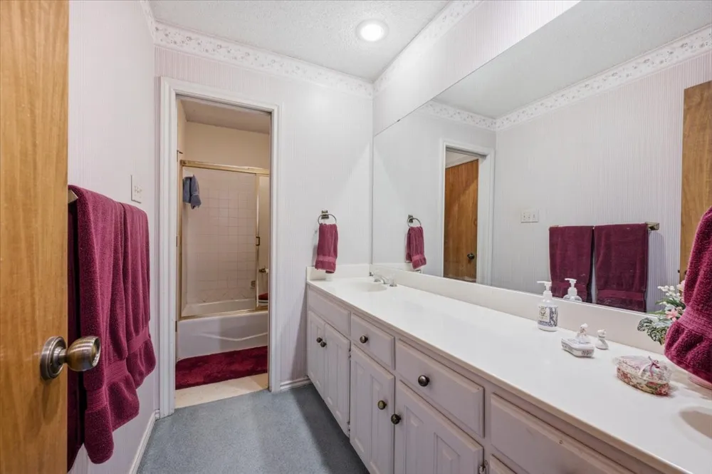 4604 Clay Court Lane Arlington, TX 76017