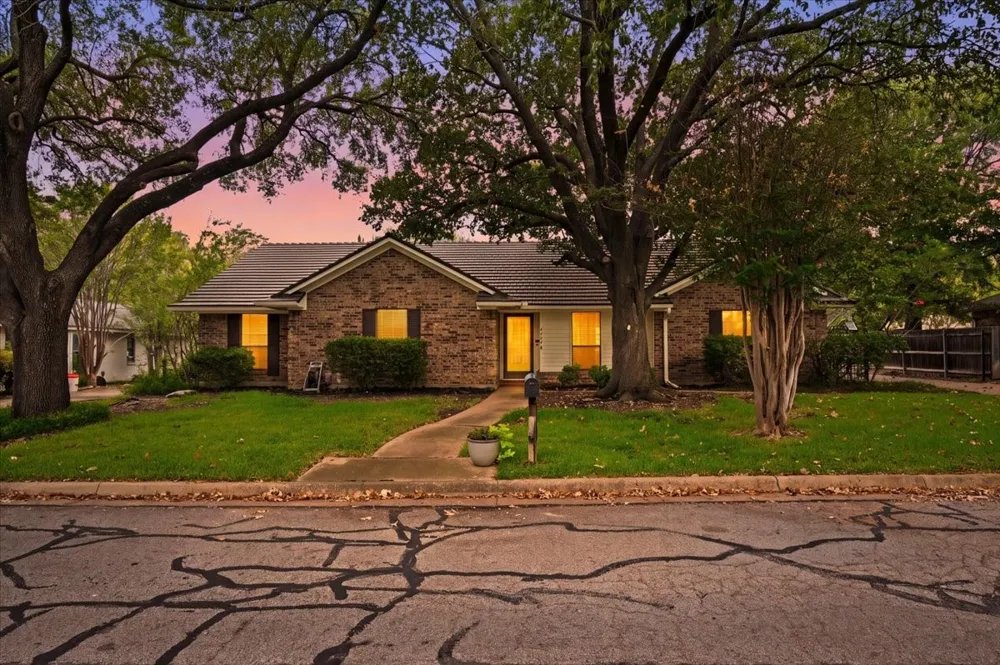 4604 Clay Court Lane Arlington, TX 76017