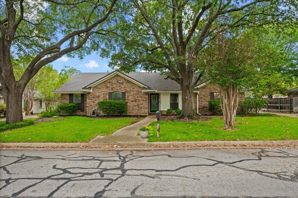 4604 Clay Court Lane Arlington, TX 76017