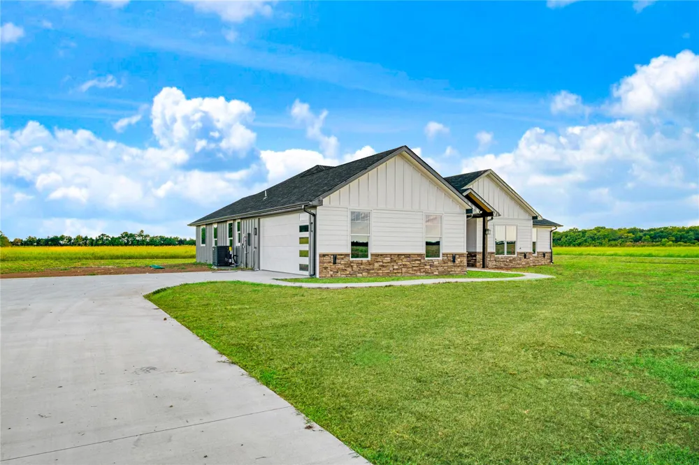 451 County Road 26850 Petty, TX 75470