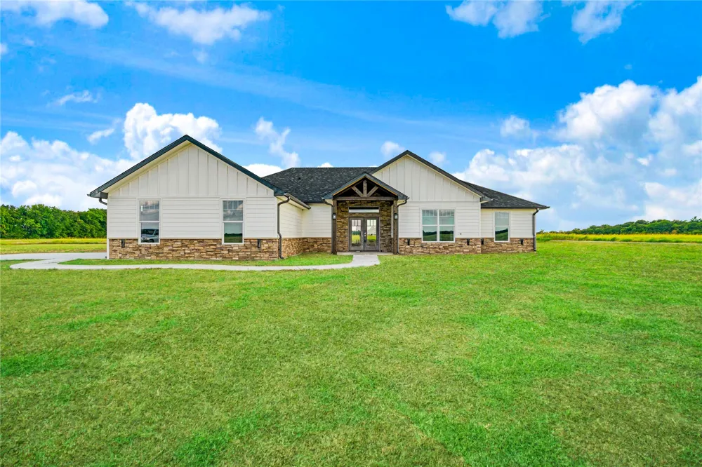451 County Road 26850 Petty, TX 75470