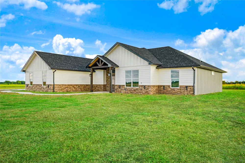 451 County Road 26850 Petty, TX 75470