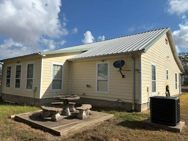 301 Beech Street Calvert, TX 77837