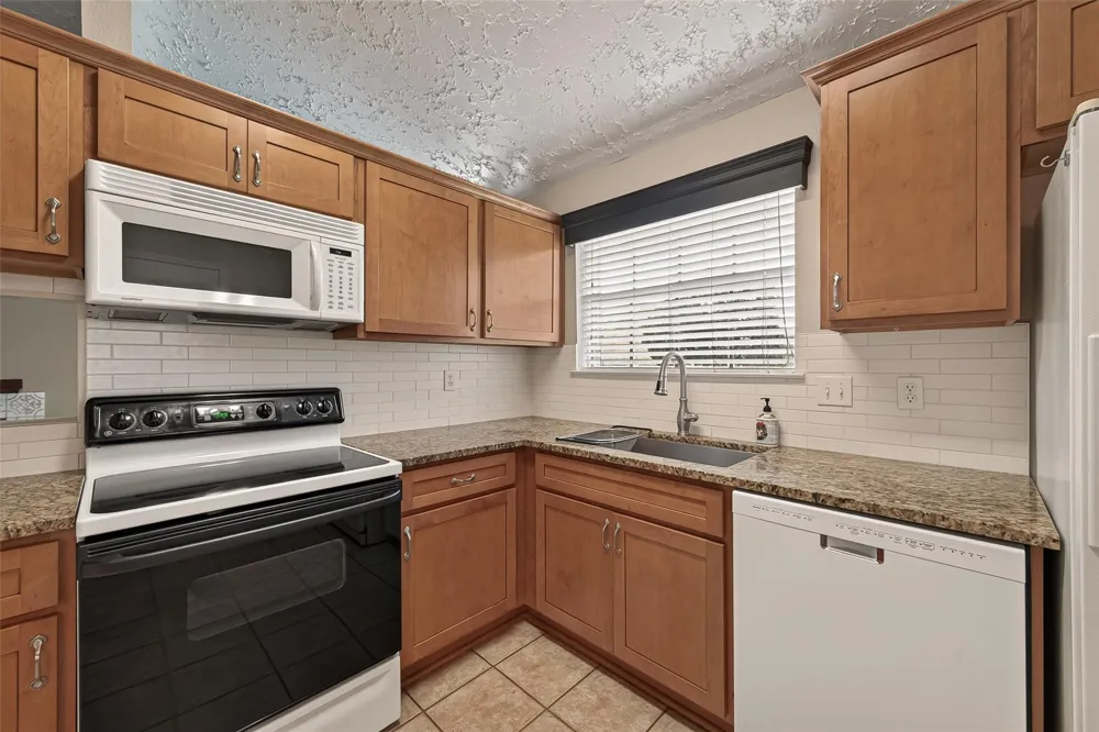 2811 Pheasant Creek Drive Sugar Land, TX 77498