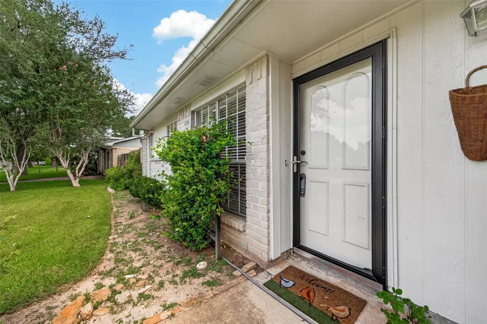 2811 Pheasant Creek Drive Sugar Land, TX 77498