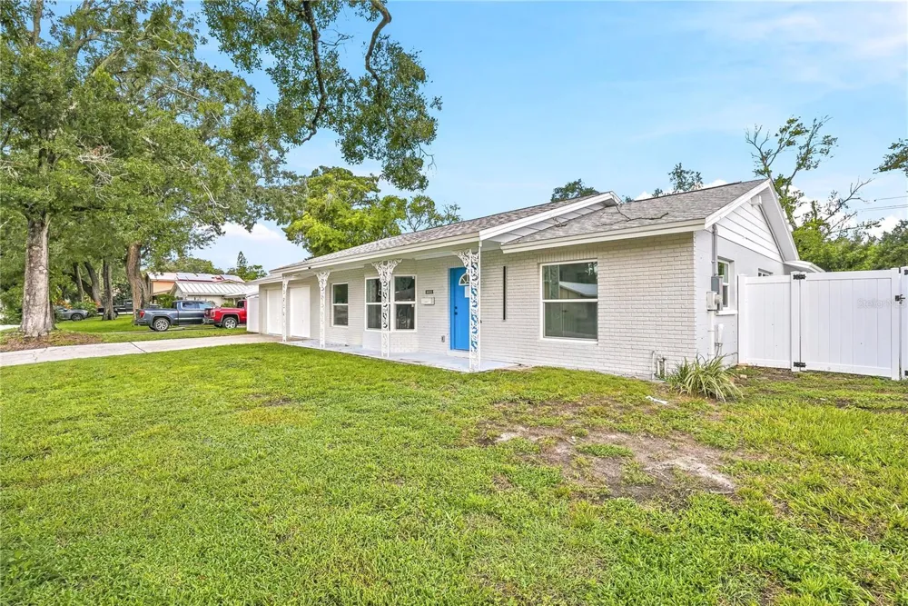 8011 FOUNTAIN AVENUE Tampa, FL 33615