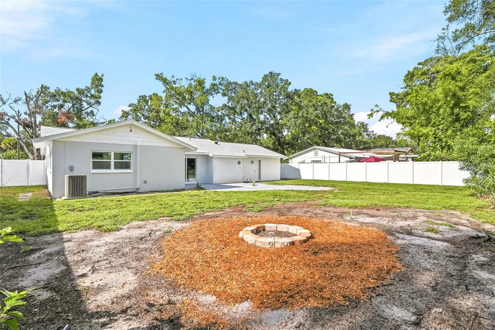 8011 FOUNTAIN AVENUE Tampa, FL 33615