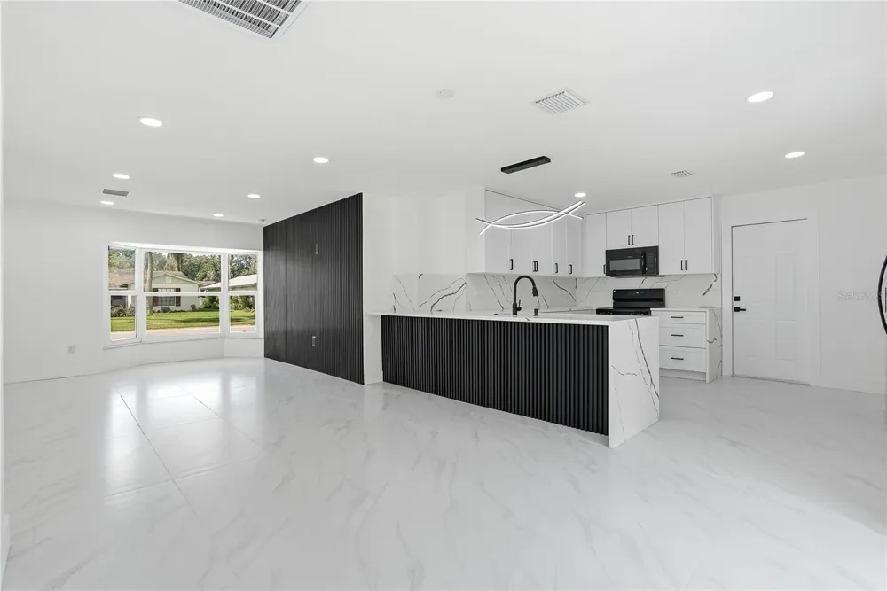 8011 FOUNTAIN AVENUE Tampa, FL 33615