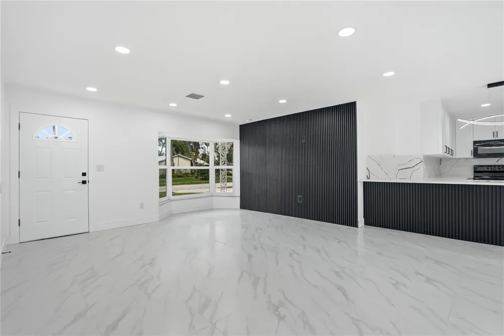 8011 FOUNTAIN AVENUE Tampa, FL 33615