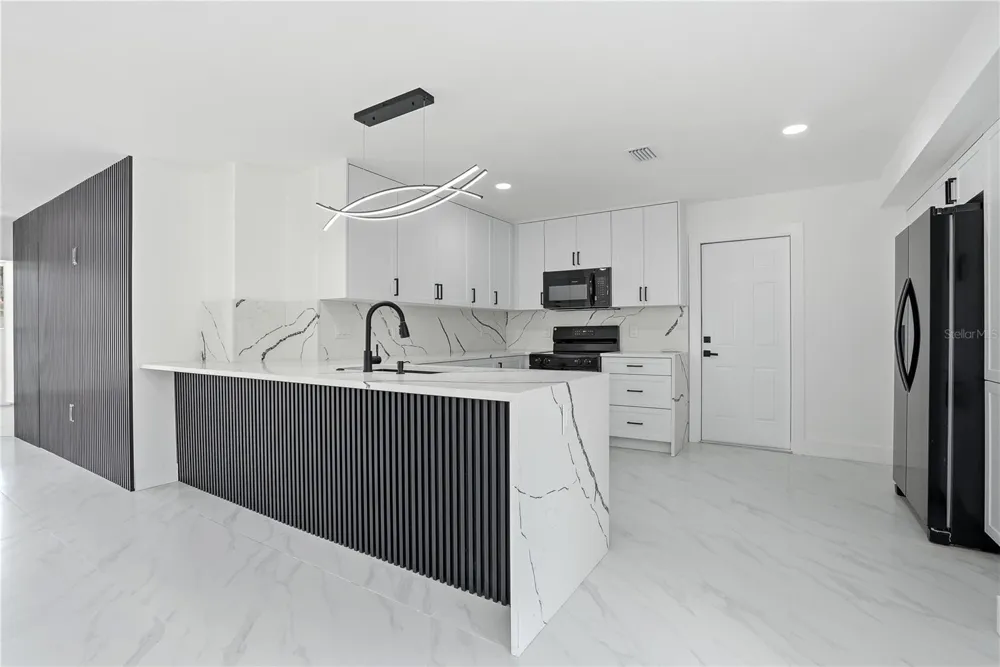 8011 FOUNTAIN AVENUE Tampa, FL 33615