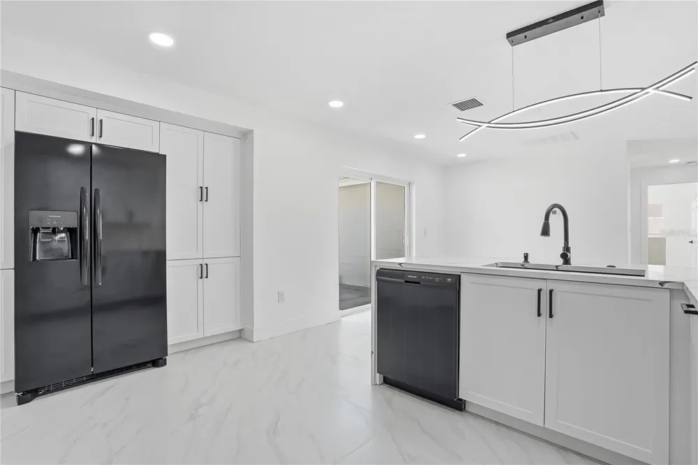 8011 FOUNTAIN AVENUE Tampa, FL 33615