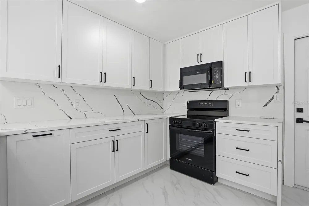 8011 FOUNTAIN AVENUE Tampa, FL 33615