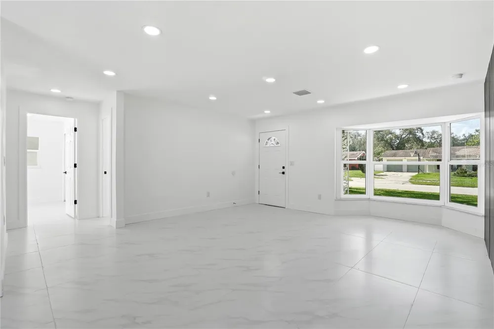 8011 FOUNTAIN AVENUE Tampa, FL 33615