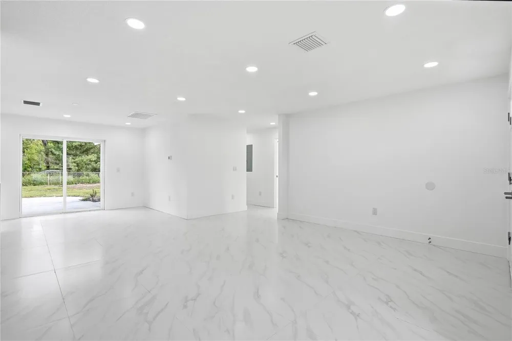 8011 FOUNTAIN AVENUE Tampa, FL 33615
