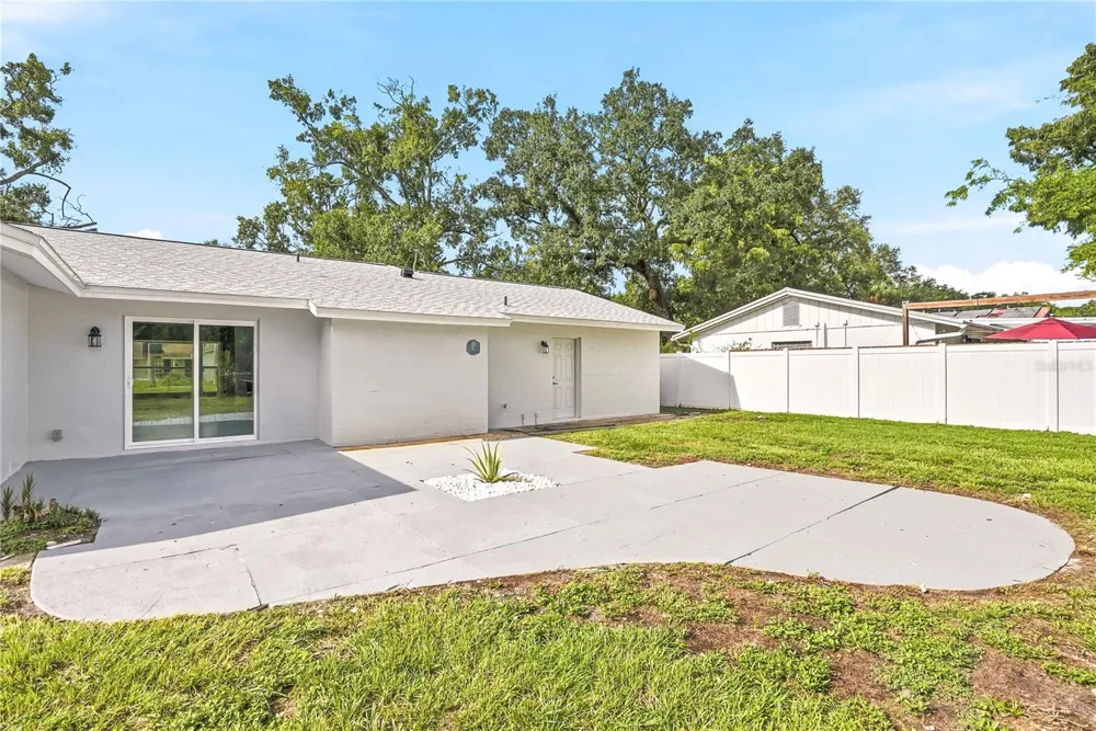 8011 FOUNTAIN AVENUE Tampa, FL 33615