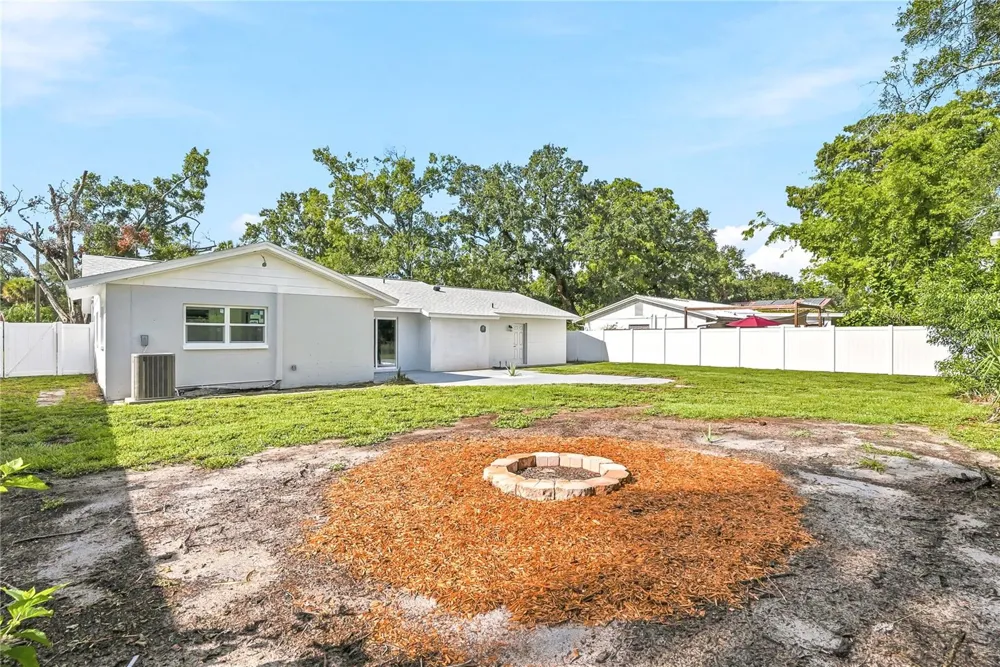 8011 FOUNTAIN AVENUE Tampa, FL 33615