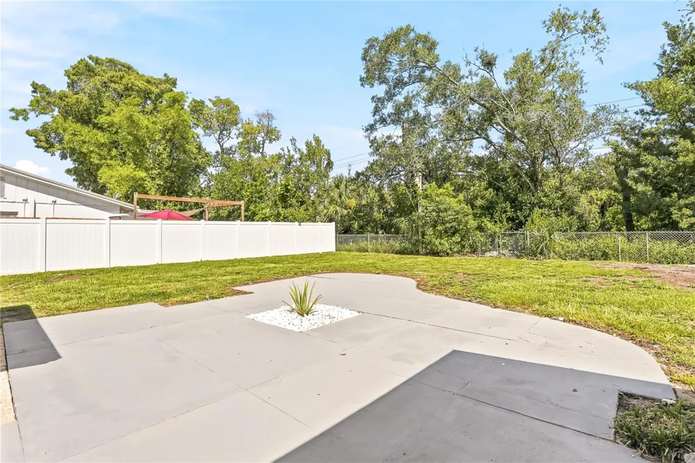 8011 FOUNTAIN AVENUE Tampa, FL 33615