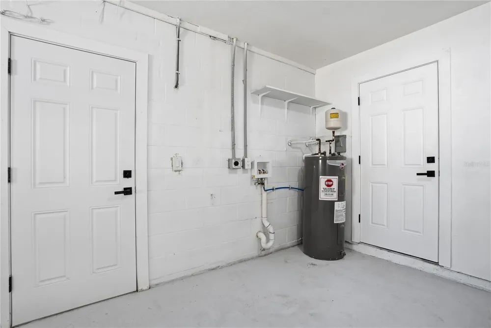 8011 FOUNTAIN AVENUE Tampa, FL 33615