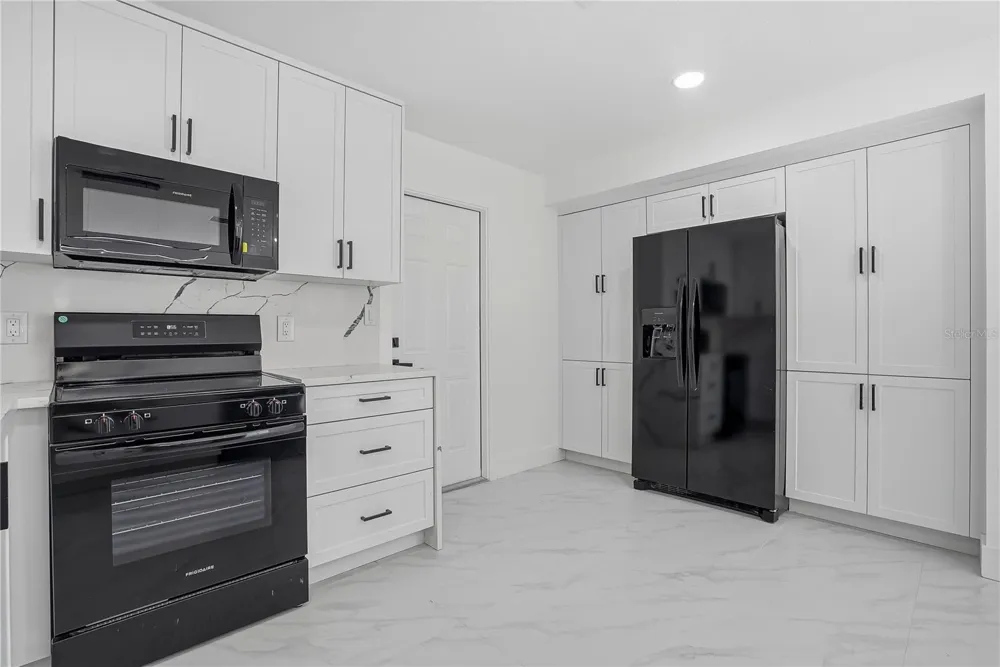 8011 FOUNTAIN AVENUE Tampa, FL 33615