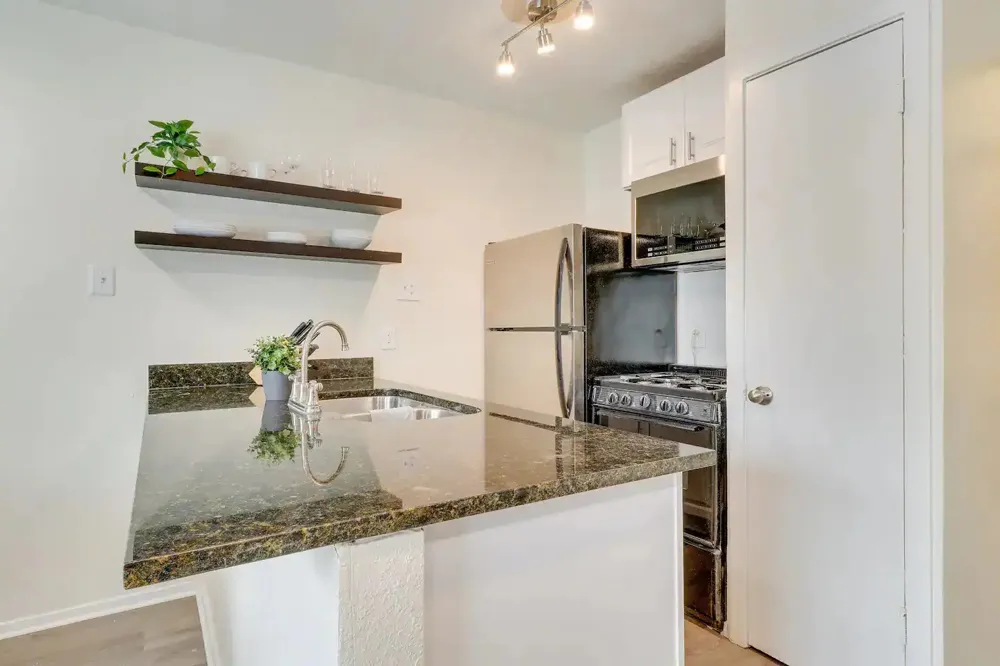 2401 Manor rd #129 Austin, TX 78722