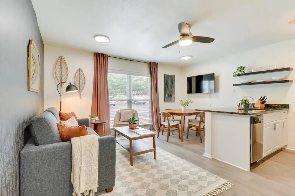 2401 Manor rd #129 Austin, TX 78722