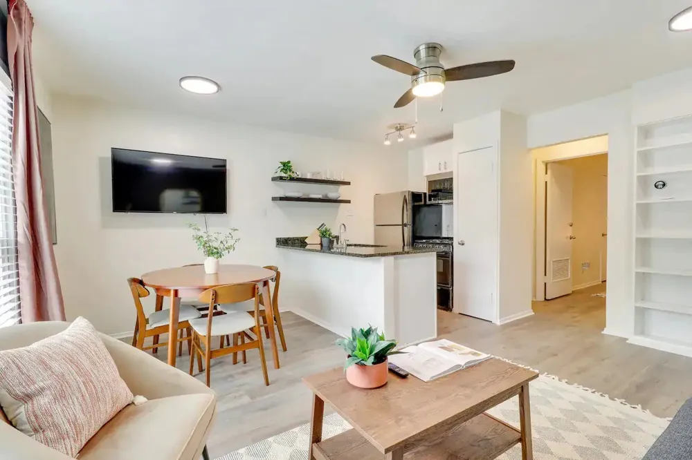 2401 Manor rd #129 Austin, TX 78722