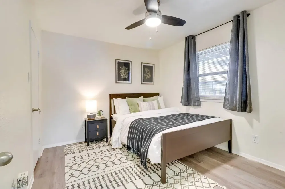 2401 Manor rd #129 Austin, TX 78722
