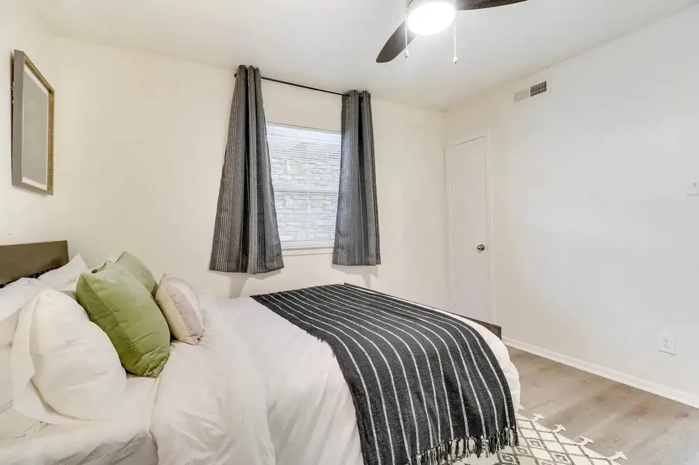 2401 Manor rd #129 Austin, TX 78722