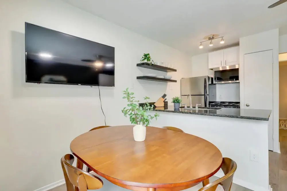 2401 Manor rd #129 Austin, TX 78722