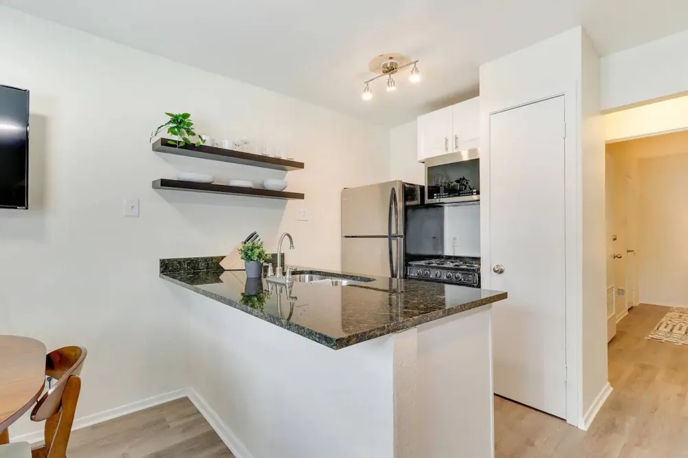 2401 Manor rd #129 Austin, TX 78722
